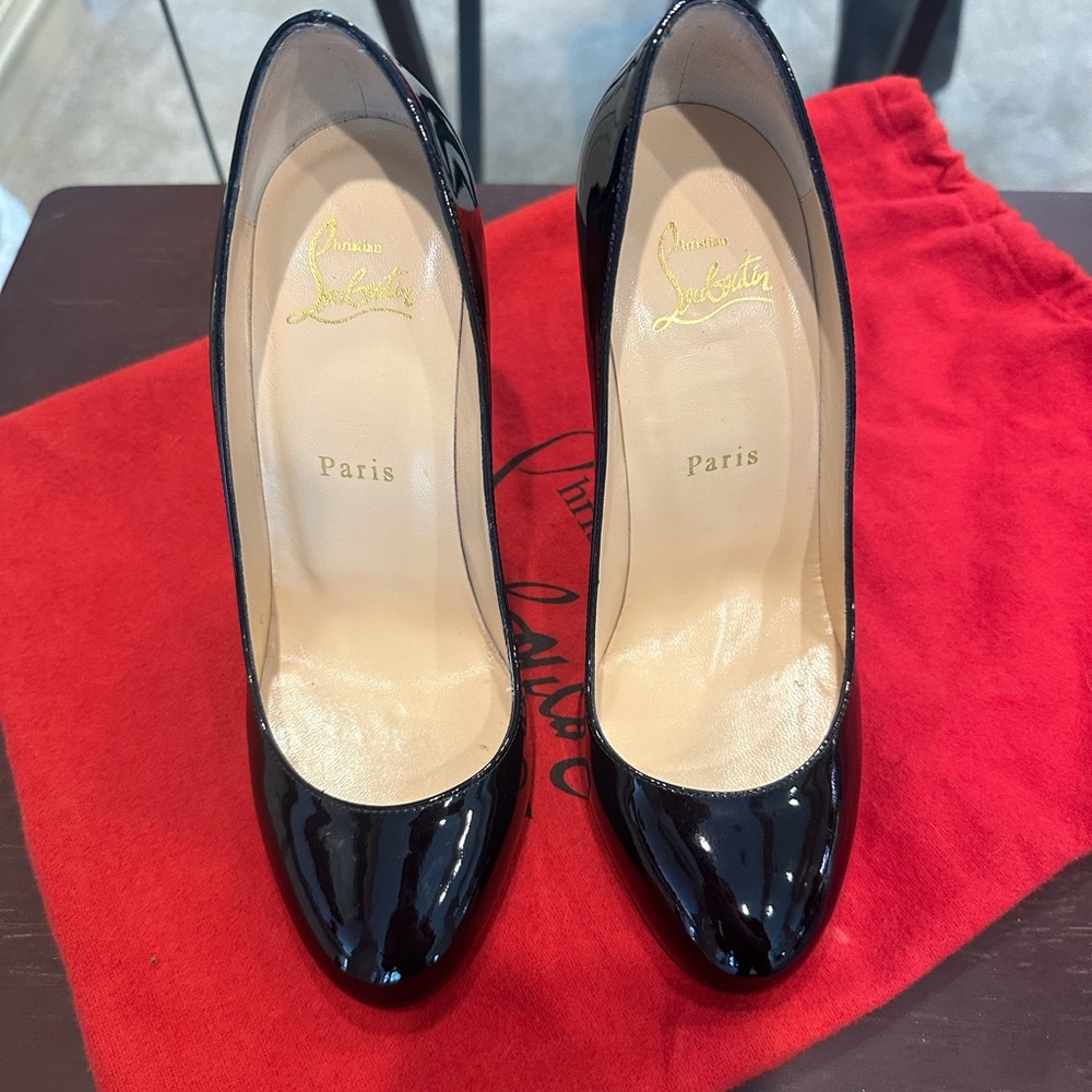 Christian Louboutin “So Kate” pumps